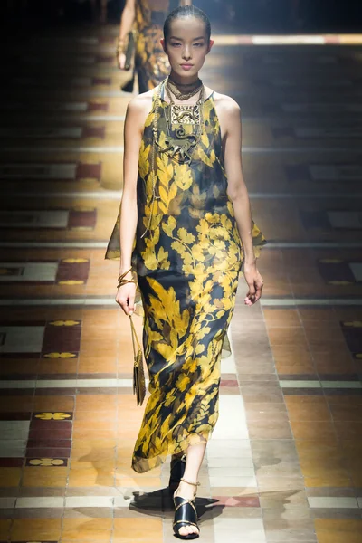 Look 49